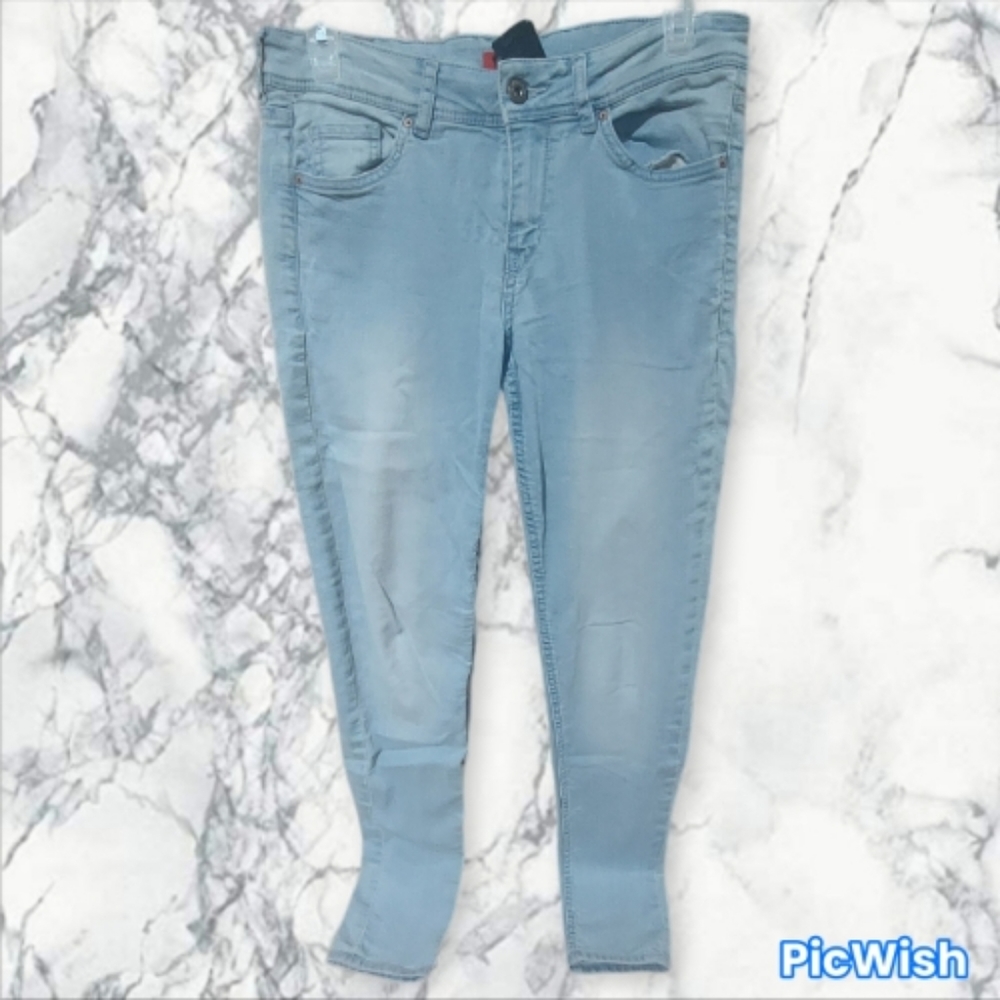Light Wash Skinny Jeans